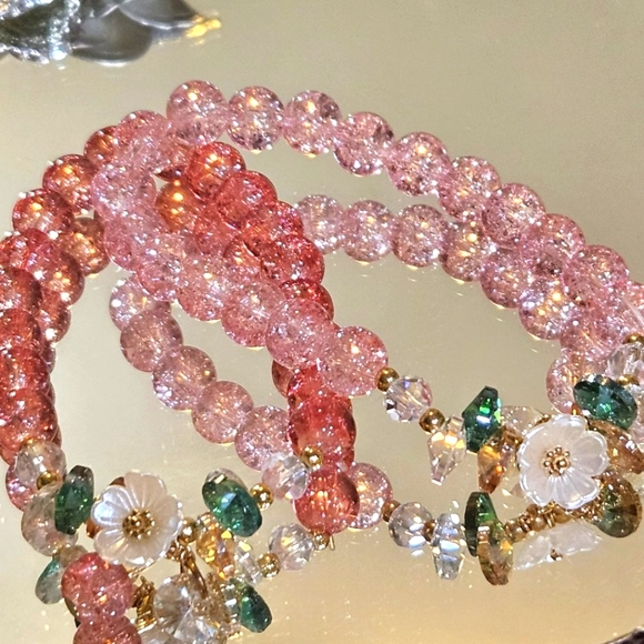 Glass Beaded Flower Bracelet - Picture 2 of 12